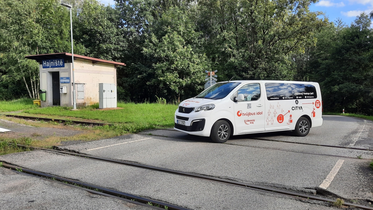 TvujBus-promo+Hajniště-zastávka+vlak.jpg